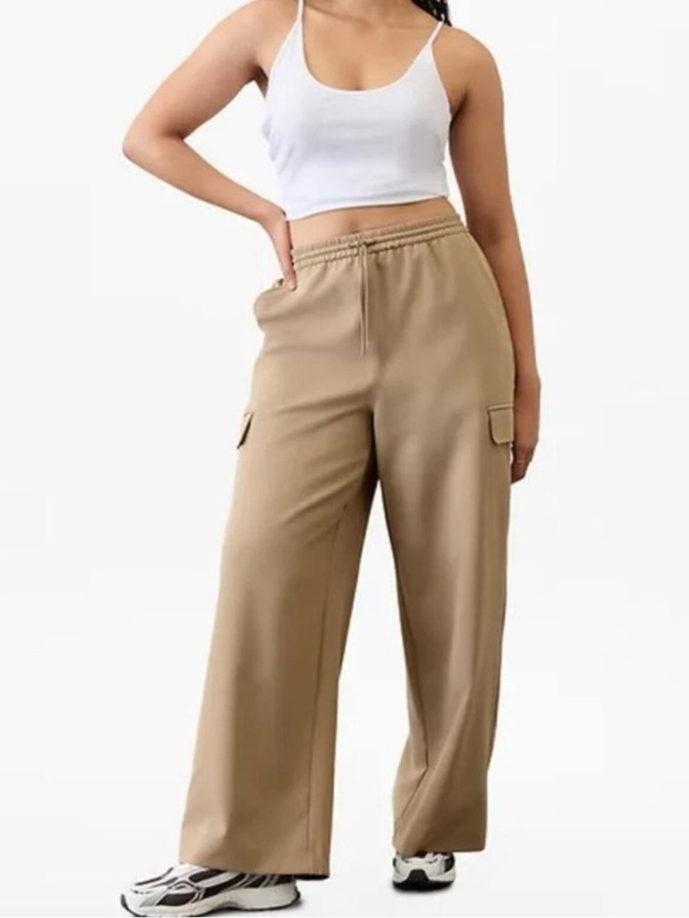 Athleta Promenade High Rise Wide Leg Cargo Pant Size Medium Tall in Khaki